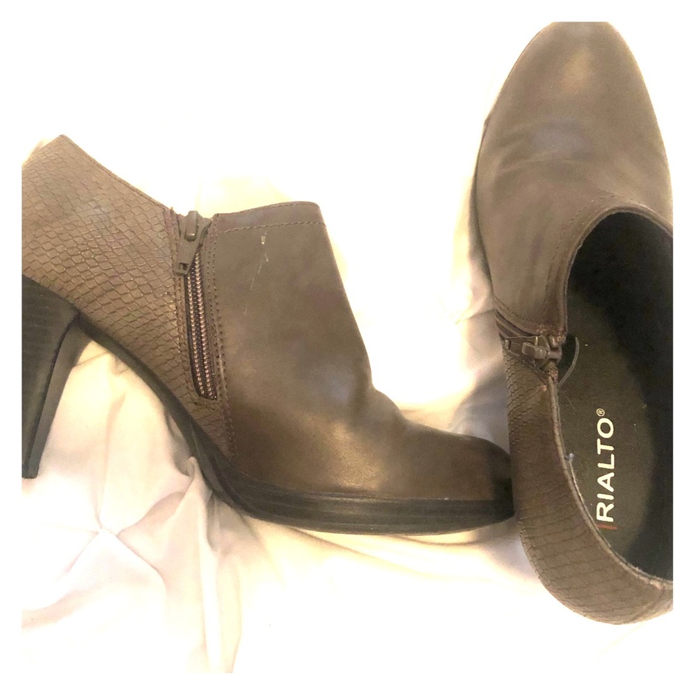Grey ankle bootie